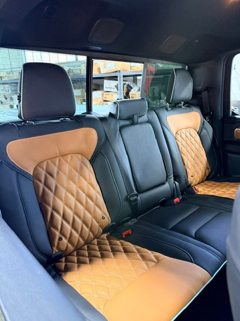 Ram rear bench in black leather with saddle diamond inserts